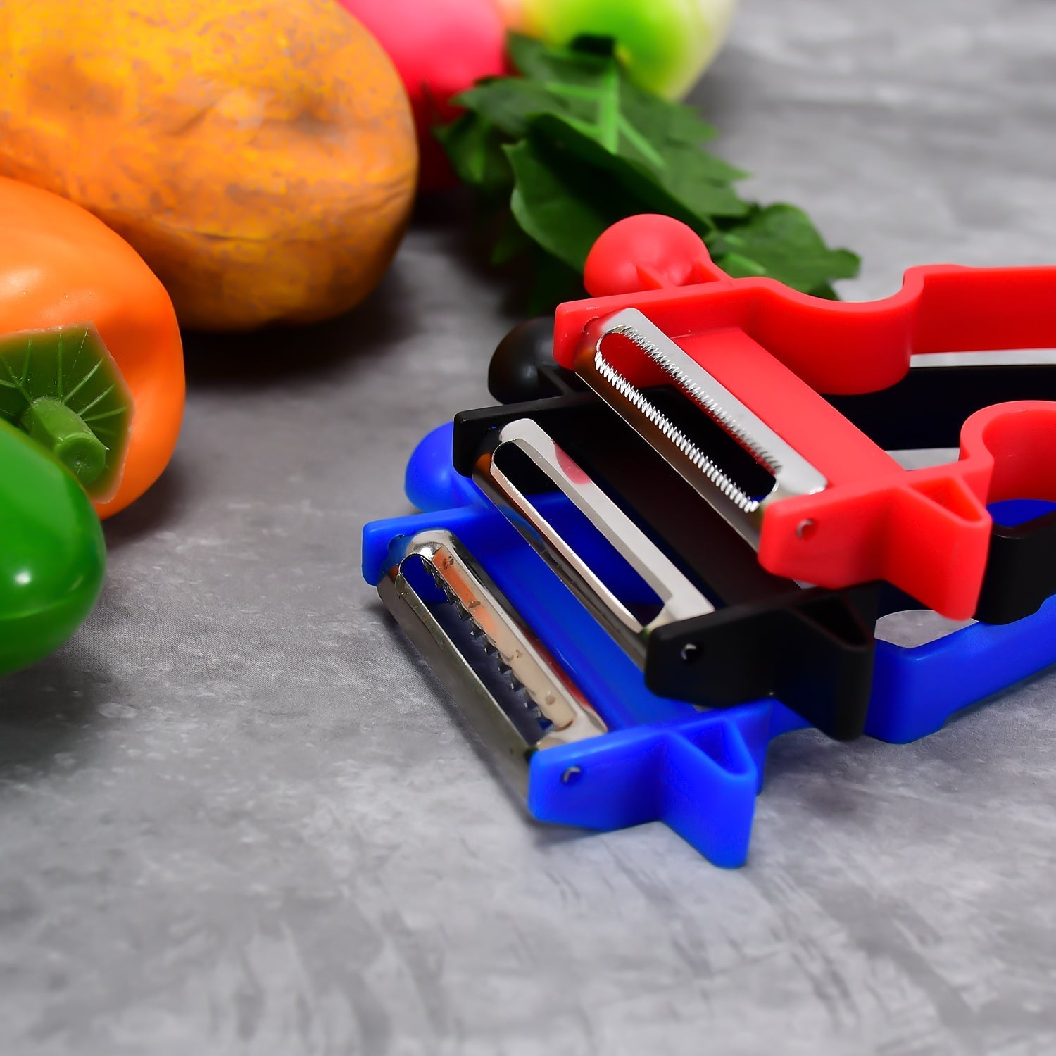 Kitchen vegetable peeler set for quick and efficient peeling. Kitchen vegetable peeler set for quick and efficient peeling.